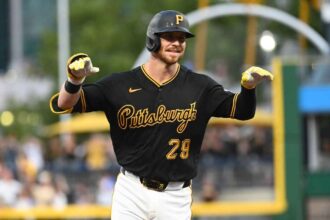 Ryan OHearn Facezaza Istoria Piratilor cu Trei Lovituri de Acasa si 10 RBIs in O Noapte
