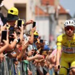 Turul Frantei Liderii Pogacar si Vingegaard treziti in mijlocul noptii pentru teste de doping
