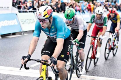 Wout van Aert castiga etapa regina a turului danemarcei realizand o triplare impresionanta