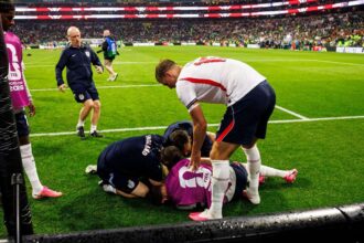 englezi mijlocas jordan henderson a fost informata ca este eliminat pentru restenul campionatului mondial din cauza unei accidentari la brat