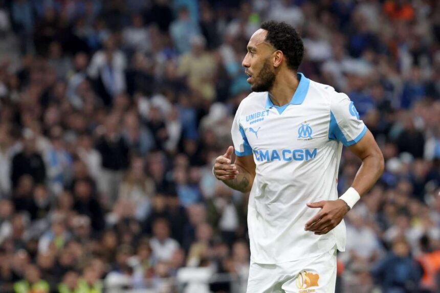 fostul atacant arsenal si barcelona aubameyang se alatura echipei laliga deportivo