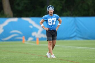 starul leu tight end sam laport a aprobat pentru campul de antrenament