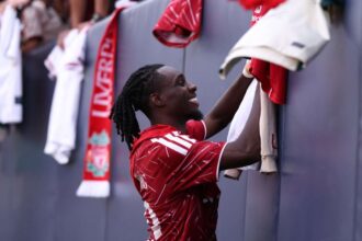 Antrenorul Liverpool Iraola Minimizeaza Ingrijorarile Privind Lesia Lui Frimpong Dupa Pierderea In Fata Leeds