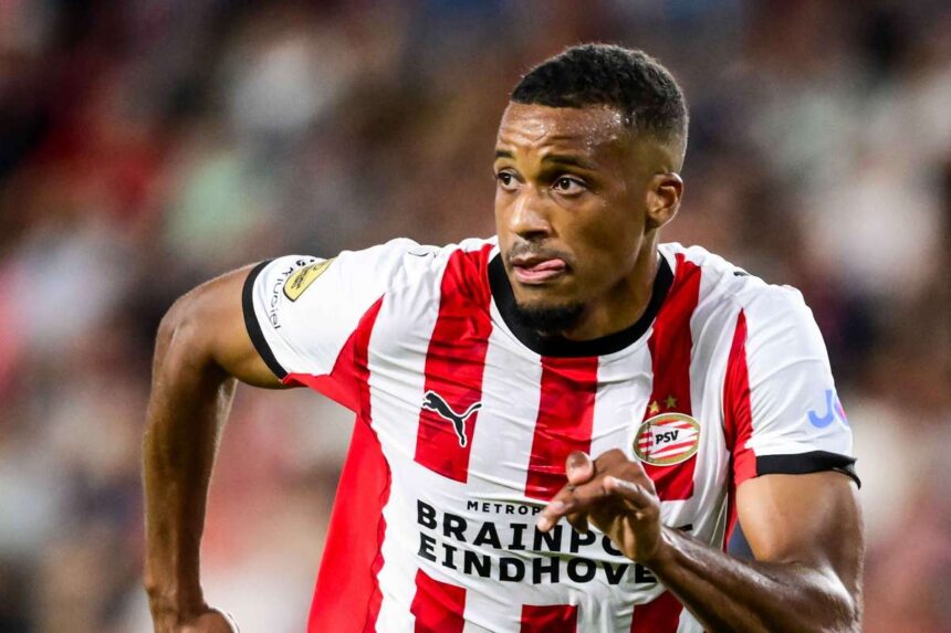Atacantul PSV Alassane Plea este asteptat sa absolve pana la doua luni in urma unui nou accident de lucru