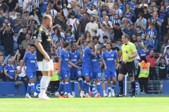 Brighton marcheaza patru goluri intr o rapida blitz de 23 minute pentru a demonstra 10 jucatori de la Aston Villa