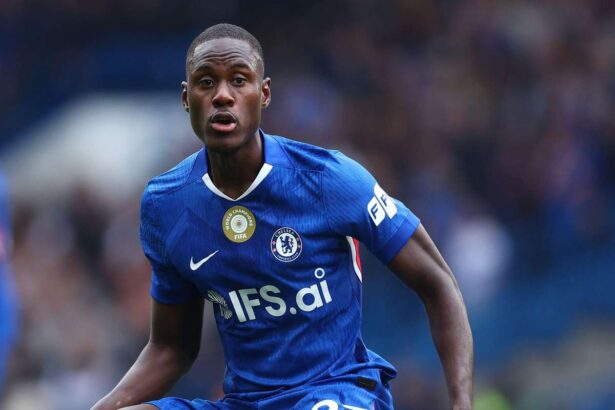 Como semneaza aparatorul din Anglia Chalobah de la Chelsea pe un contract de cinci ani