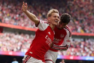 Festivalul de Goluri al Arsenal ii supune pe Manchester City pentru a reclama Ce a Statului Comunitar in Cardiff