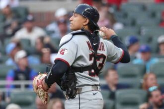 Garda negociaza Bo Naylor si Codi Heuer catre Milwaukee Brewers
