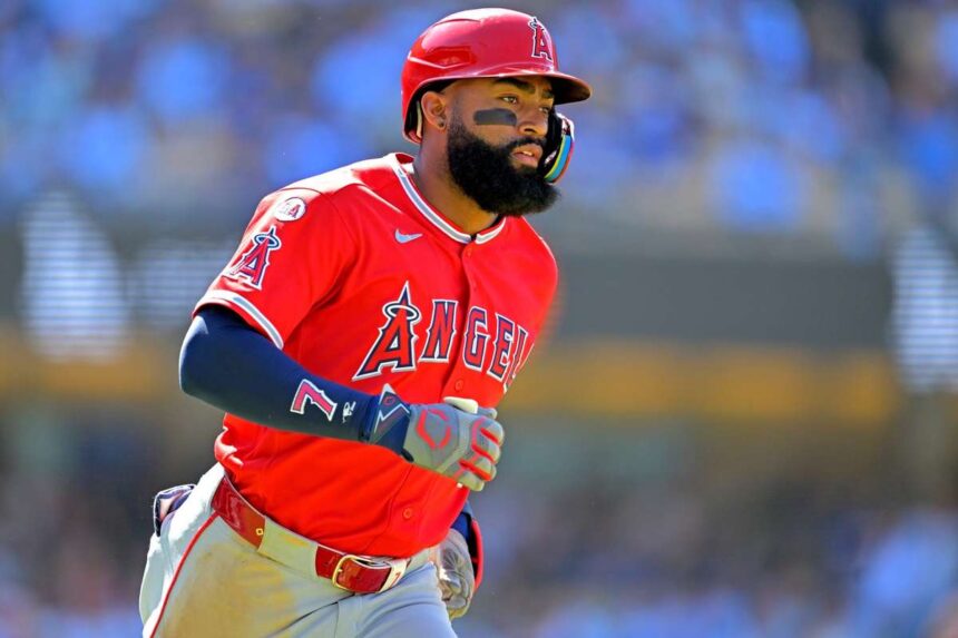 Ingeri tradeaza puternic batejoarul Jo Adell la Cleveland Guardians in exchange pentru Jacob Cozart