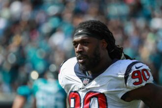 Jadeveon Clowney Revine Houston Texans pentru o a doua perioada