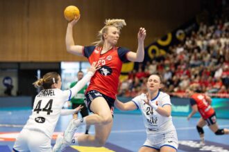 Jucatorul de handbal al lumii al anului spitalizat in durere severa dupa o tackle intensa