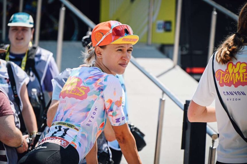 Kasia Niewiadoma conduce in Tour de France Femmes pe Mont Ventoux