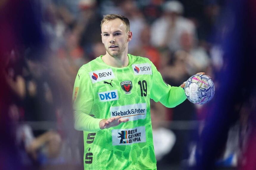 Lumea Handbal Star Gidsel sa Navigheze Cross Marea Adanca Canal in Sfida Ape Deschise