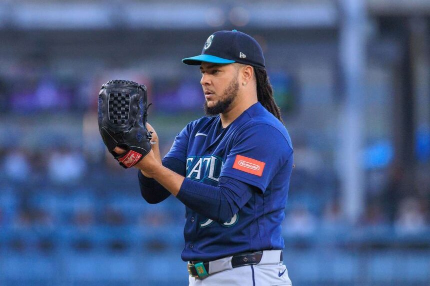 Marinarii tradeaza pitcherul incepator luis castillo la chicago white sox