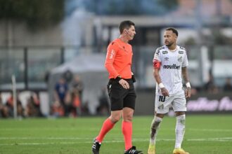 Neymar devine primul jucator care este obligat sa paraseasca terenul in timp ce Serie A testeaza regula anti irosire de timp