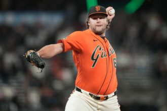 Red Sox Cumpara Pitcher Erik Miller de la Giants pentru Marcelo Mayer