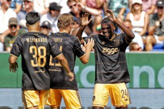 Substitu conform Ajax asigura victorie dificila in weekendul de deschidere impotriva echipei cu zece oameni PEC Zwolle