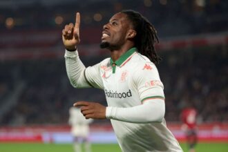 frumos adu napoi eroiul play off Elye Wahi de la Eintracht Frankfurt pe credite
