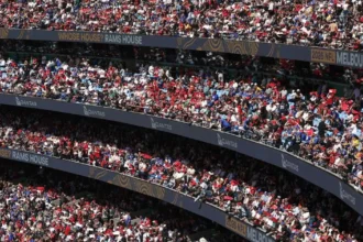 Antrenorul 49ers Shanahan ezită să revină în Australia după victoria șocantă