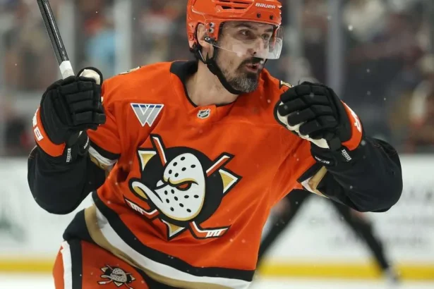 Chris Kreider revine pentru al 15-lea sezon la Canadiens cu un contract pe un an
