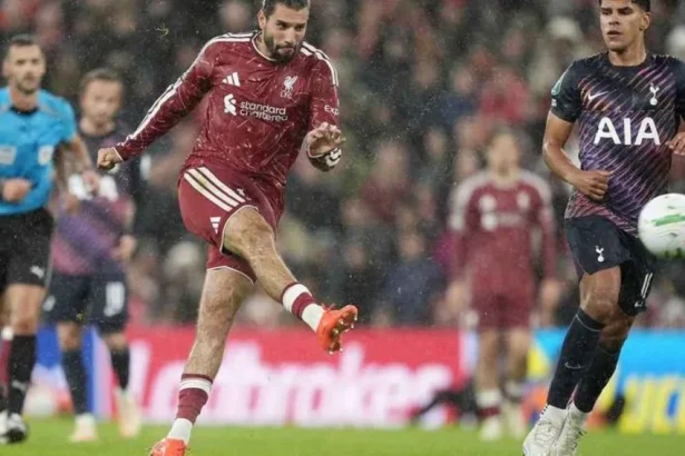 De ce ar putea Tottenham să ia în calcul renunțarea la „De Zerbi ball”