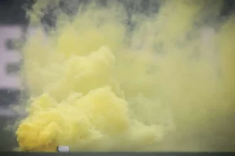 Fanii lui Brøndby au întrerupt meciul din Cupa Danemarcei cu fumigene galbene