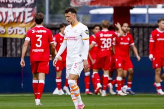 FC Twente întoarce spectaculos meciul și îi provoacă lui PSV prima înfrângere a sezonului