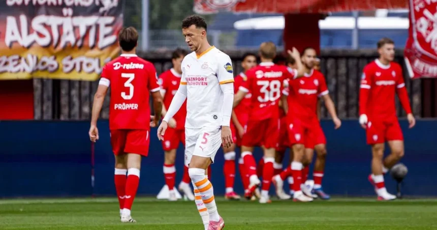 FC Twente întoarce spectaculos meciul și îi provoacă lui PSV prima înfrângere a sezonului