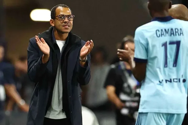 Liam Rosenior: fanii lui Paris FC „au mers prea departe” după victoria cu Strasbourg