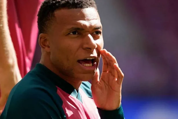 Mbappé, absent de la antrenamentul Franței din cauza bolii înainte de debutul lui Zidane