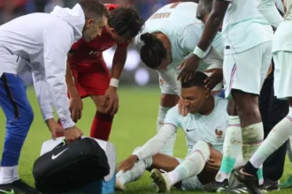 Mbappe, accidentat la genunchi, ratează probabil următoarele trei meciuri