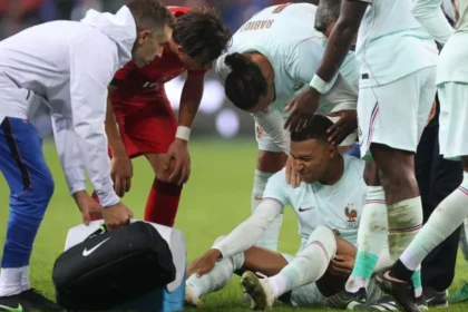Mbappe, accidentat la genunchi, ratează probabil următoarele trei meciuri