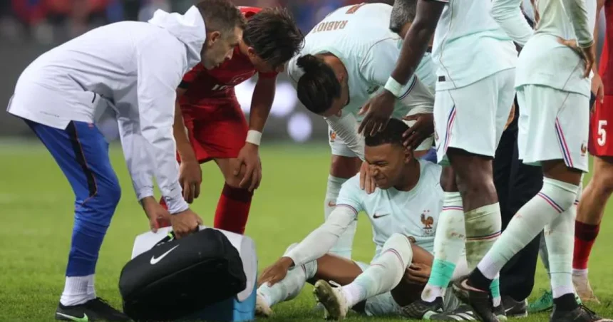 Mbappe, accidentat la genunchi, ratează probabil următoarele trei meciuri