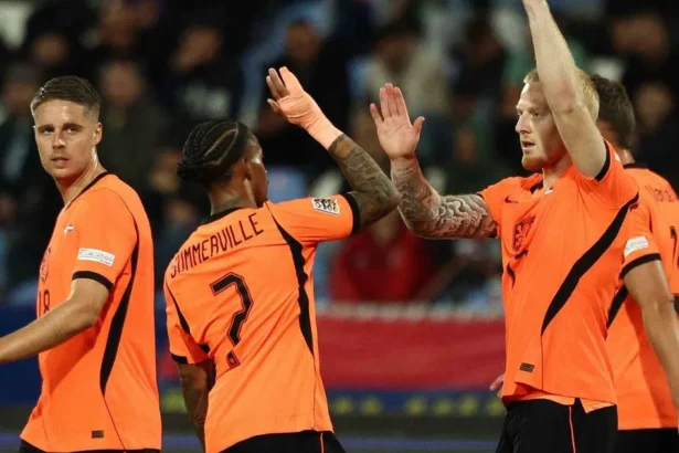 Meerdink dublă pentru Olanda în victoria cu Serbia, primul succes al lui Xavi