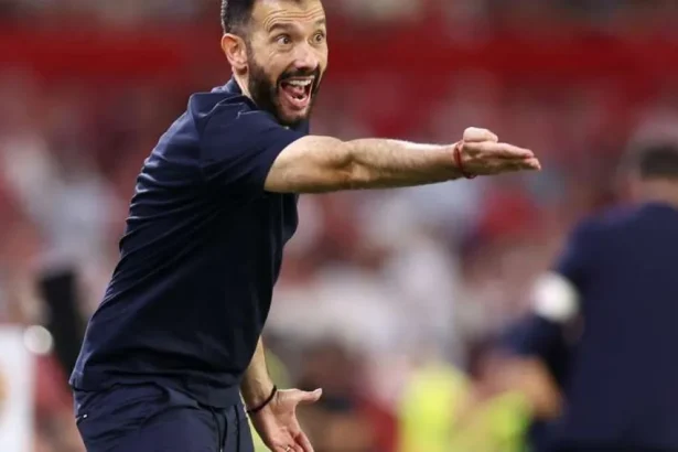 Valencia îl demite pe antrenorul Carlos Corberan după rezultate slabe