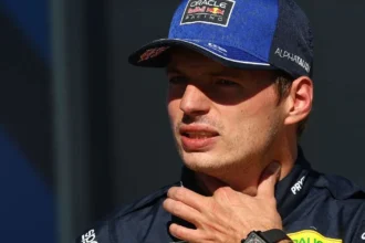 Verstappen depășește 100 de karturi în 13 tururi la Silverstone