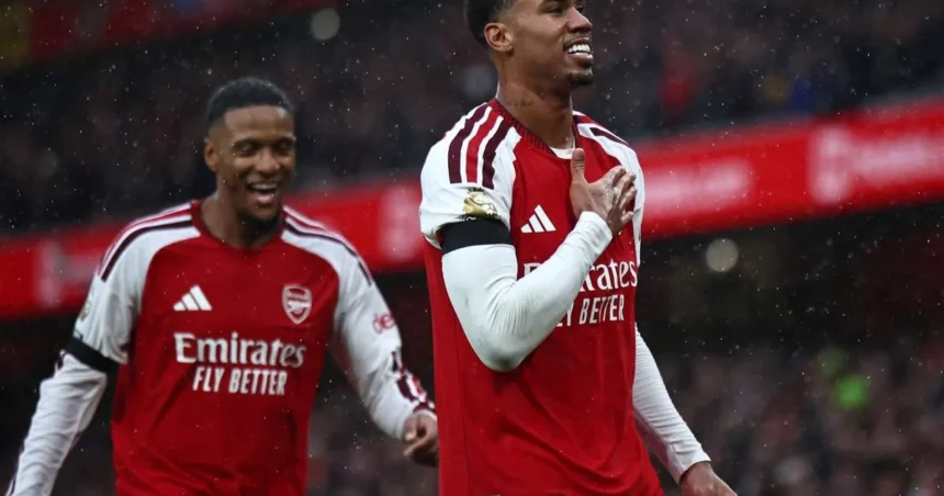 Arsenal învinge lejer Everton și egalează Man City în fruntea clasamentului