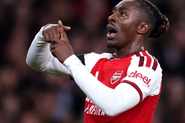 Arsenal marchează trei goluri în opt minute din repriza secundă și învinge Lille
