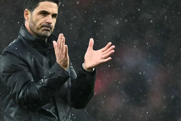 Arteta laudă jucătorii Gabriel și Konsa după ce Arsenal a egalat Man City în frunte