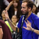 Djokovic, în finala China Open după descalificarea lui Medvedev
