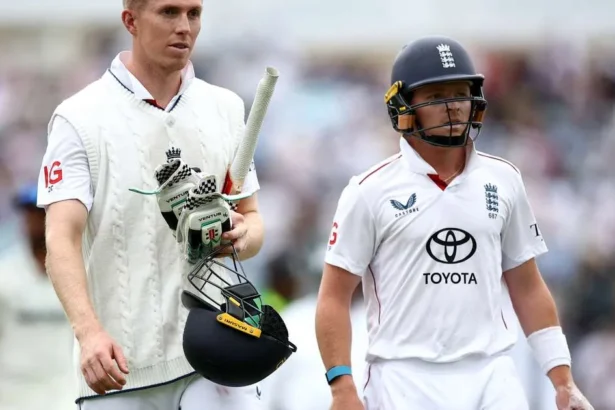 Echipa de cricket a Angliei acordă un record de 39 de contracte, dar Zak Crawley este omis