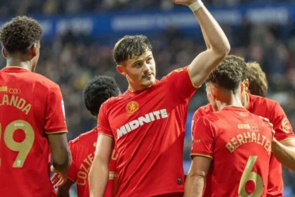 Lankshear înscrie de două ori, Middlesbrough învinge Bolton și urcă pe primul loc