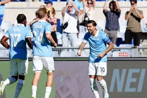 Lazio învinge Monza cu 10 oameni și egalează Interul în fruntea Serie A