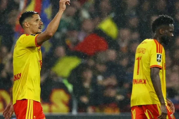 Lens rezistă în 10 oameni și provoacă prima înfrângere a Lyonului în Ligue 1