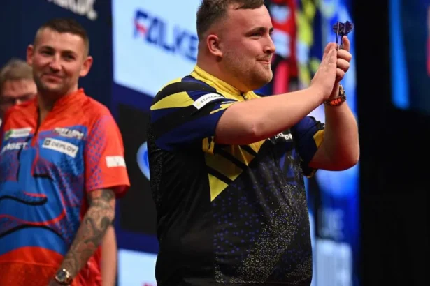 Littler ajunge în sferturile Campionatului European, Van Veen eliminat de Woodhouse