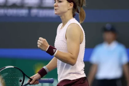 Muchova are nevoie de nouă mingi de meci pentru a o învinge pe Osaka la China Open