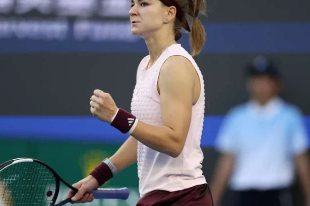Muchova are nevoie de nouă mingi de meci pentru a o învinge pe Osaka la China Open