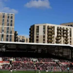 Poliția intervine după ce un individ a șutat un balon pe teren la Brentford - Liverpool