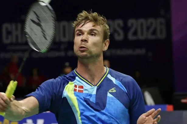 Rasmus îl învinge pe liderul mondial Vitidsarn în prima zi a Denmark Open