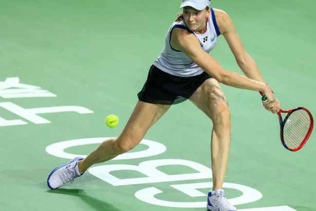Rybakina în semifinale la Ningbo, după un set secund dificil; urmează Shnaider